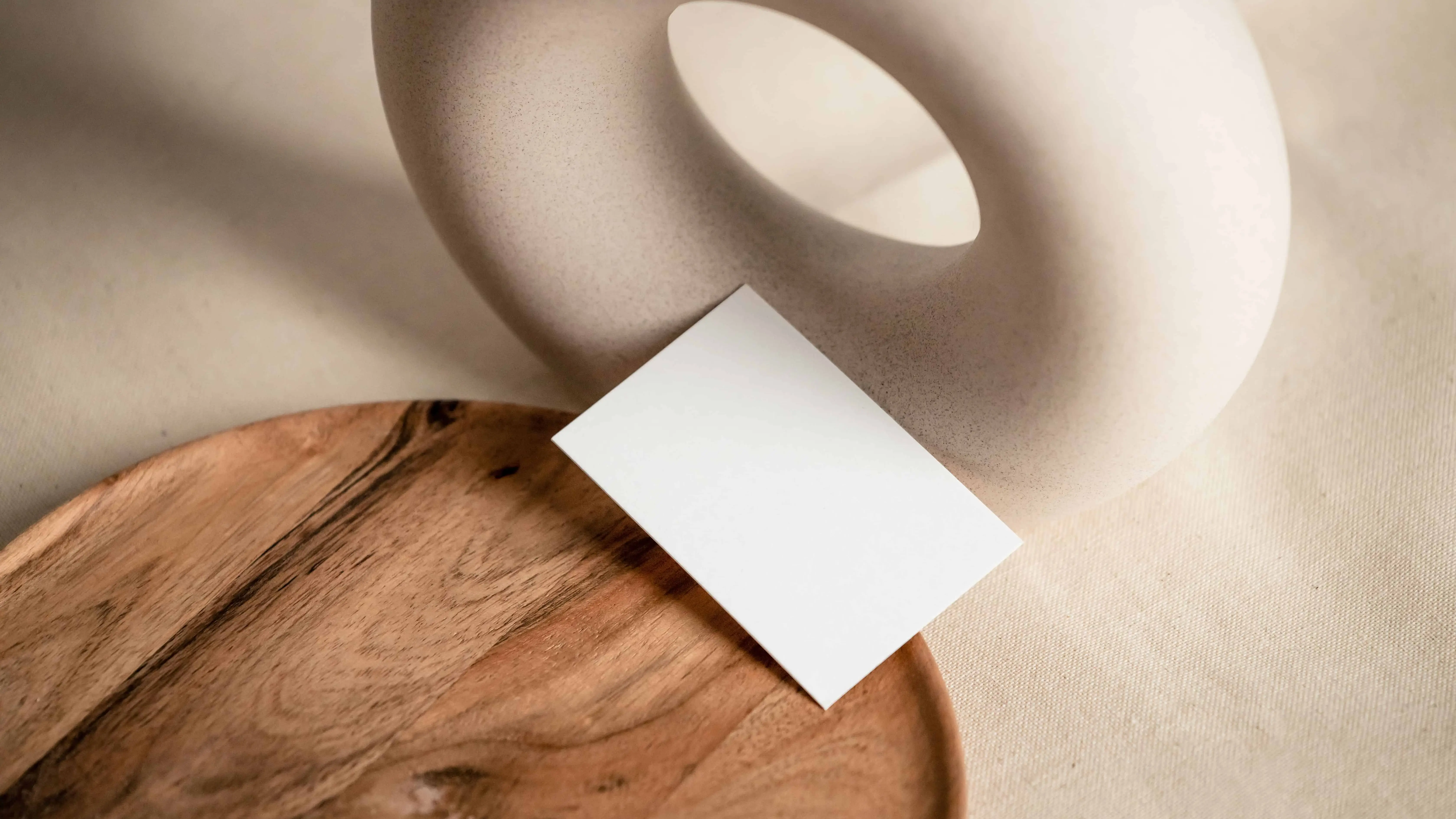 what makes a good business card